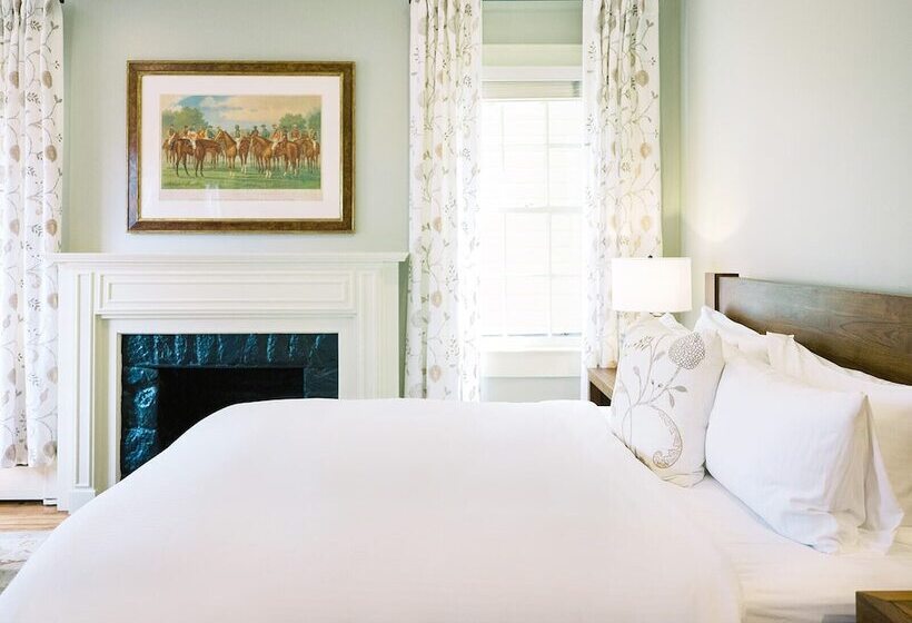 ユースホステル The Red Fox Inn & Tavern