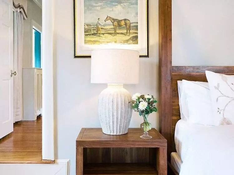 Retkeilymaja The Red Fox Inn & Tavern