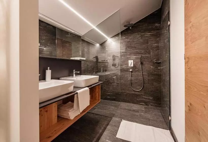 Hotelli Oberhauser Hütte Rodenecker   Lüsner Alm