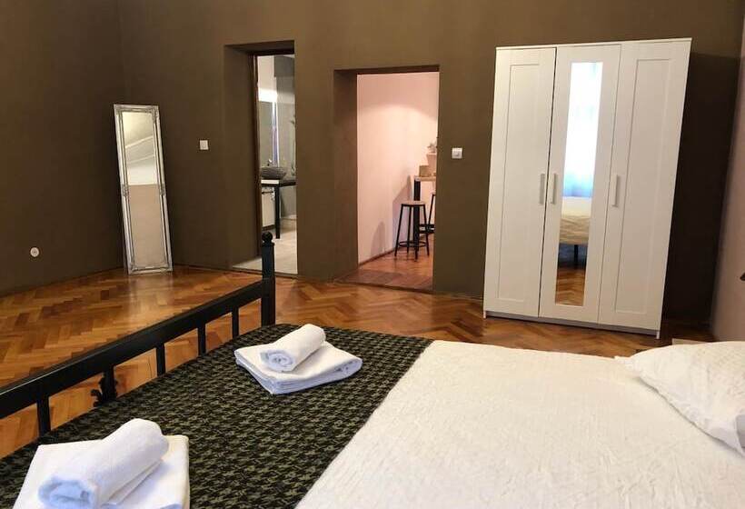 Отель Poet Pastior Residence