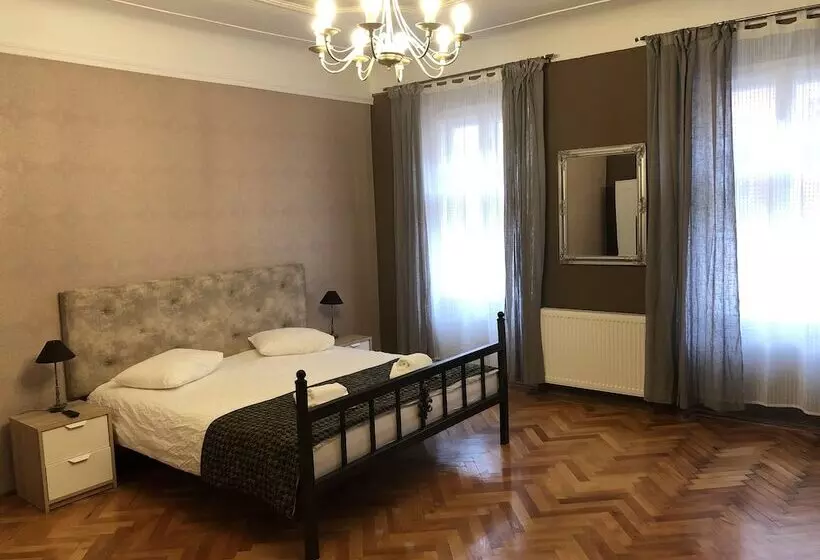 هتل Poet Pastior Residence
