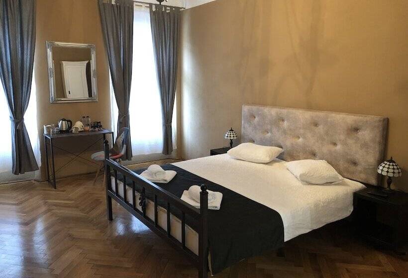 Отель Poet Pastior Residence