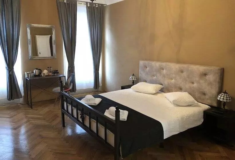 هتل Poet Pastior Residence