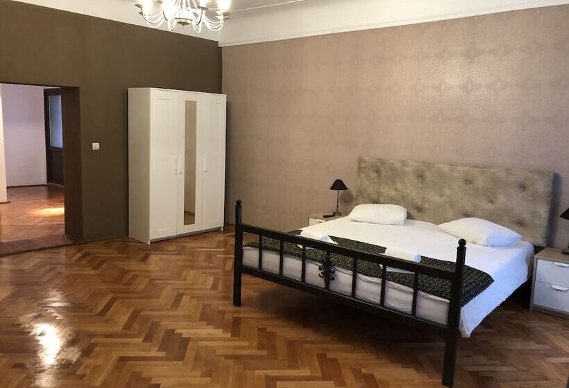 Отель Poet Pastior Residence