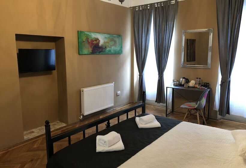 Отель Poet Pastior Residence