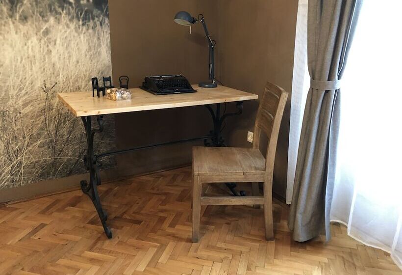 Отель Poet Pastior Residence