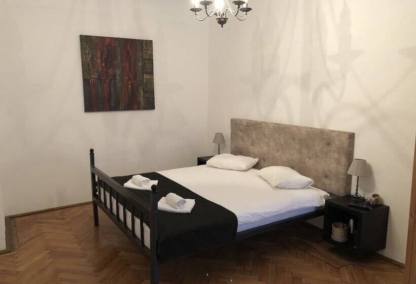 Отель Poet Pastior Residence