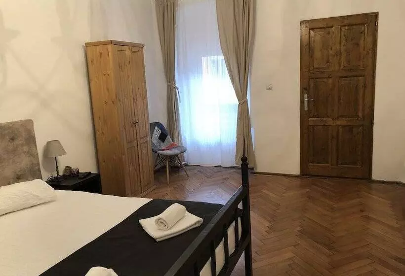 هتل Poet Pastior Residence