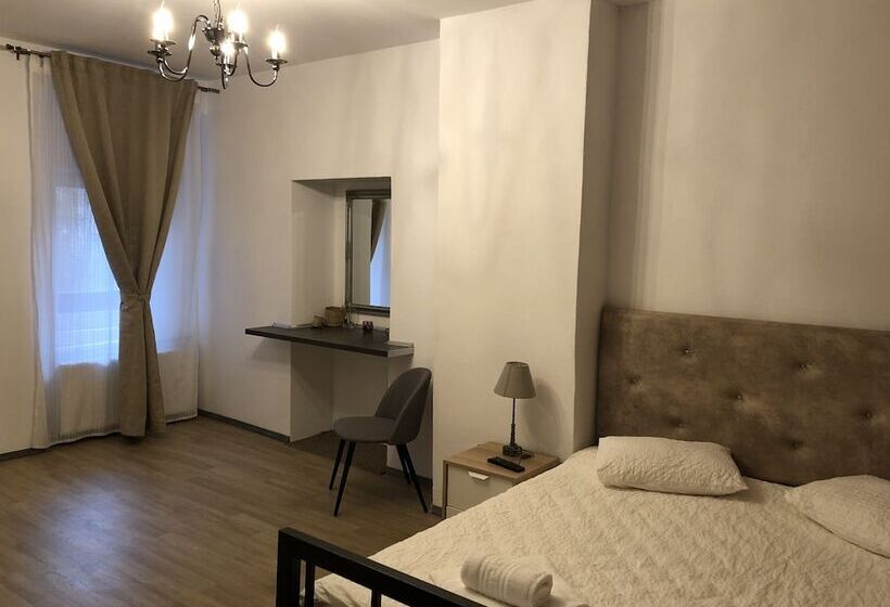 Отель Poet Pastior Residence