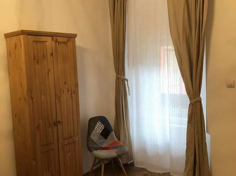 هتل Poet Pastior Residence
