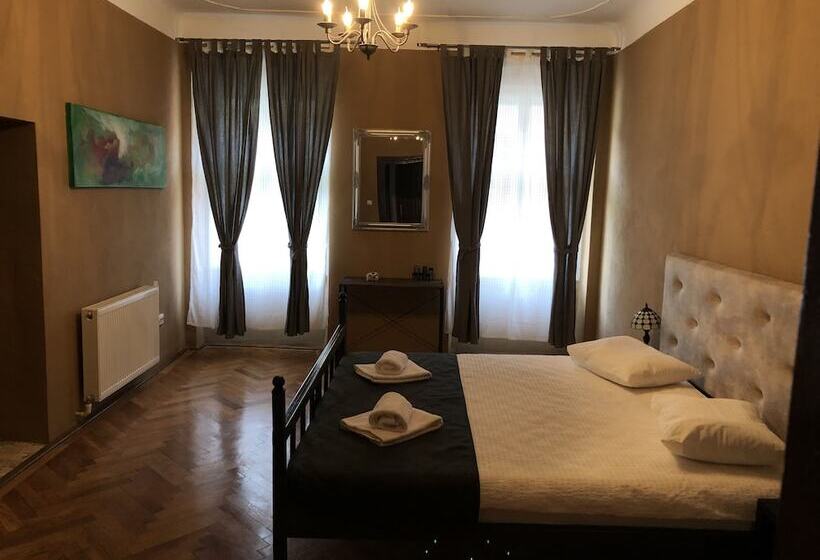 Отель Poet Pastior Residence