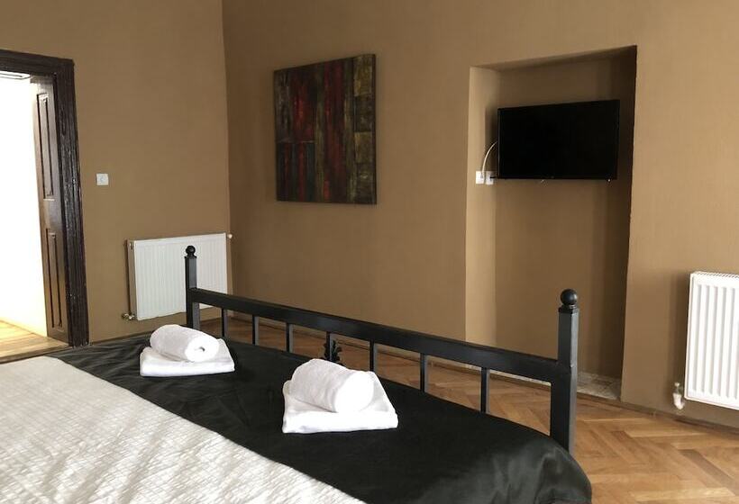 Отель Poet Pastior Residence