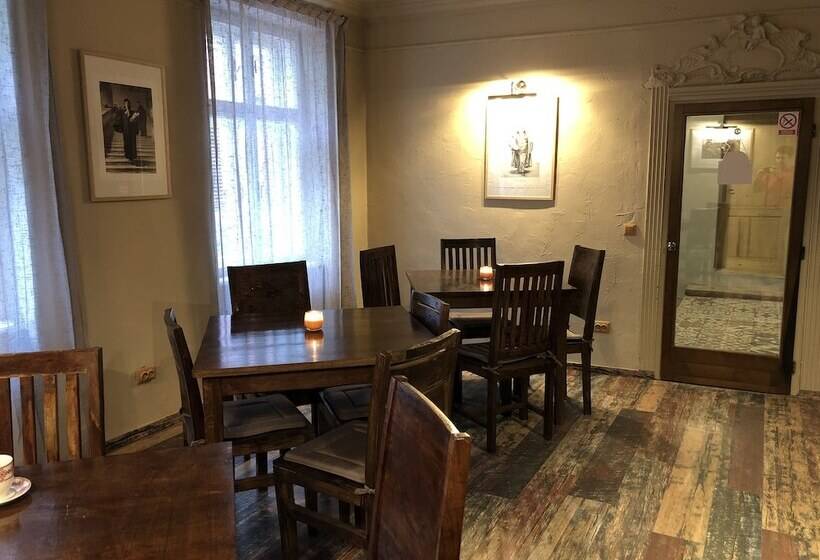 Отель Poet Pastior Residence