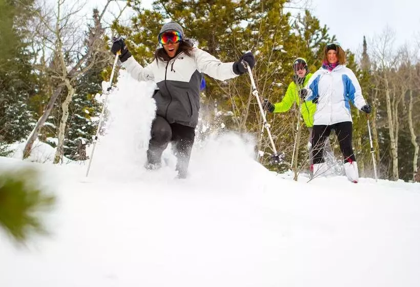 Hotelli Ymca Of The Rockies   Snow Mountain Ranch