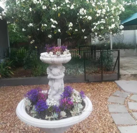 Majatalo Mulberry Place