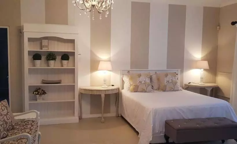 Majatalo Mulberry Place