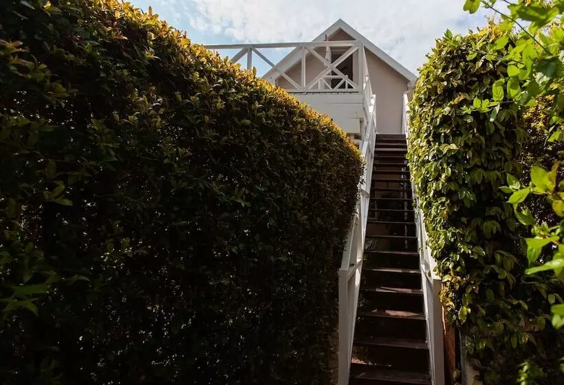 Majatalo The Habit Guesthouse