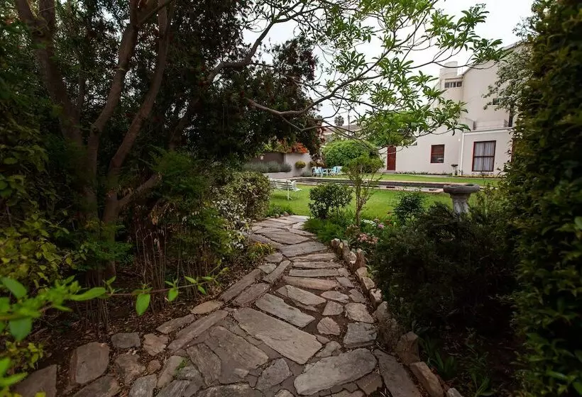 Majatalo The Habit Guesthouse