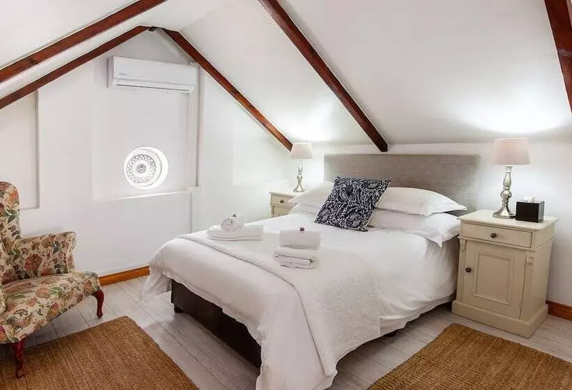 Majatalo The Habit Guesthouse