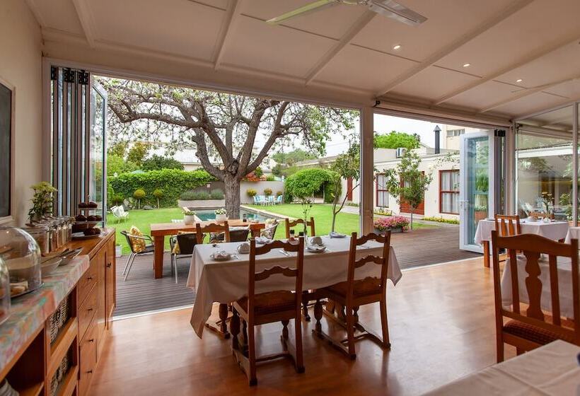 Пансион The Habit Guesthouse