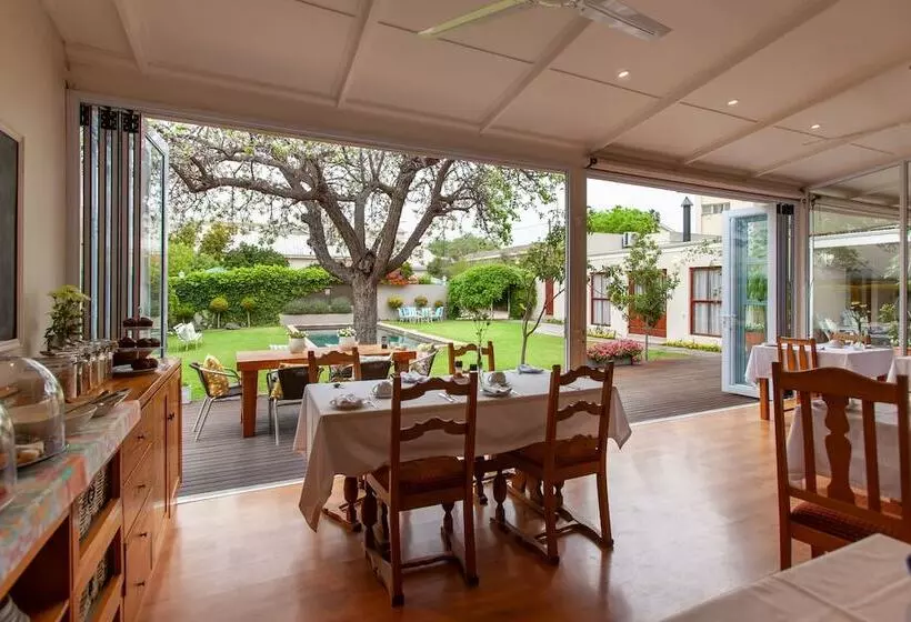 Majatalo The Habit Guesthouse