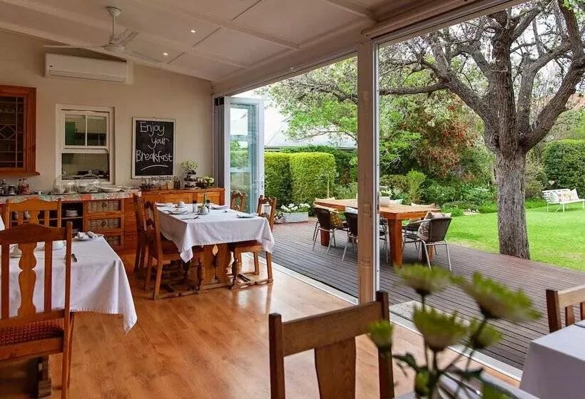 Majatalo The Habit Guesthouse