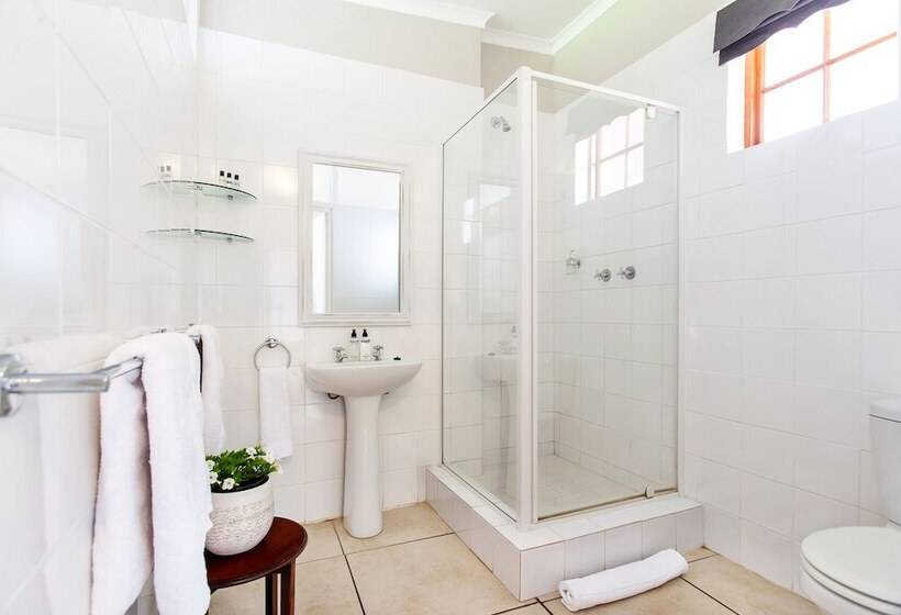 Пансион The Habit Guesthouse