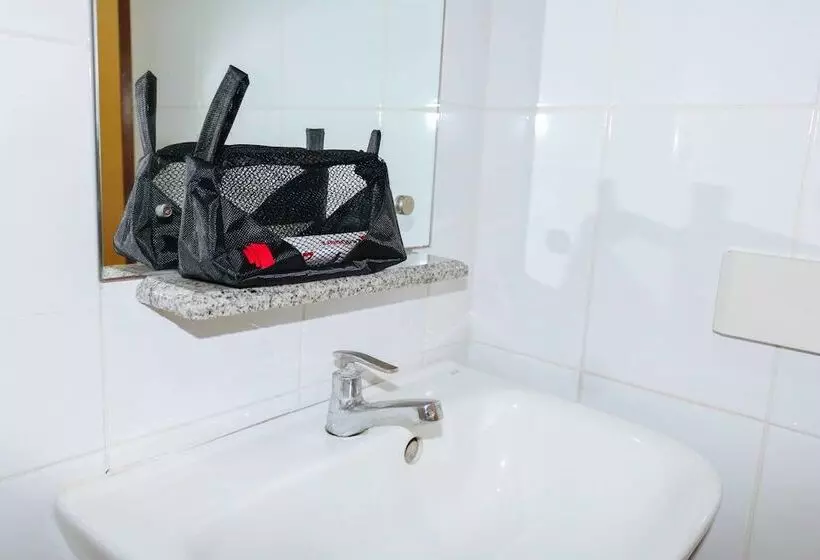 ユースホステル Reddoorz @ Mj Cuenco Avenue Cebu