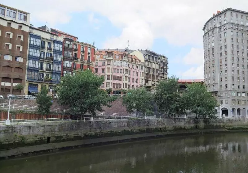 ホテル Tayko Bilbao