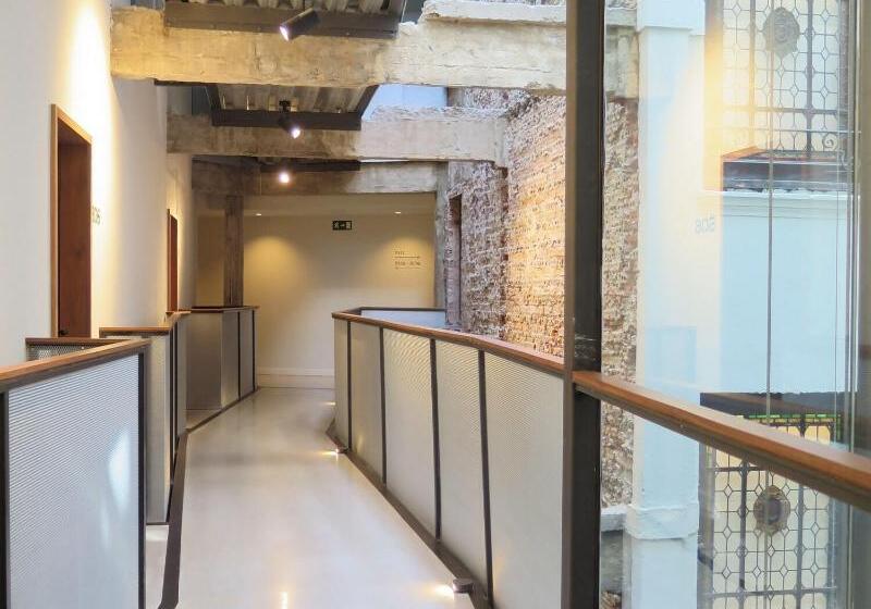 Отель Tayko Bilbao