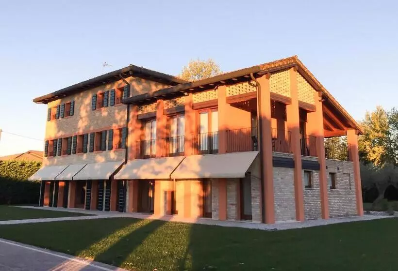 Majatalo Crystal Luxury House