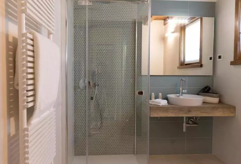 Majatalo Crystal Luxury House