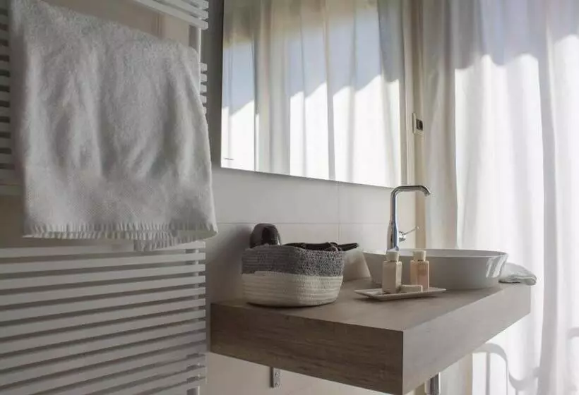 Majatalo Crystal Luxury House