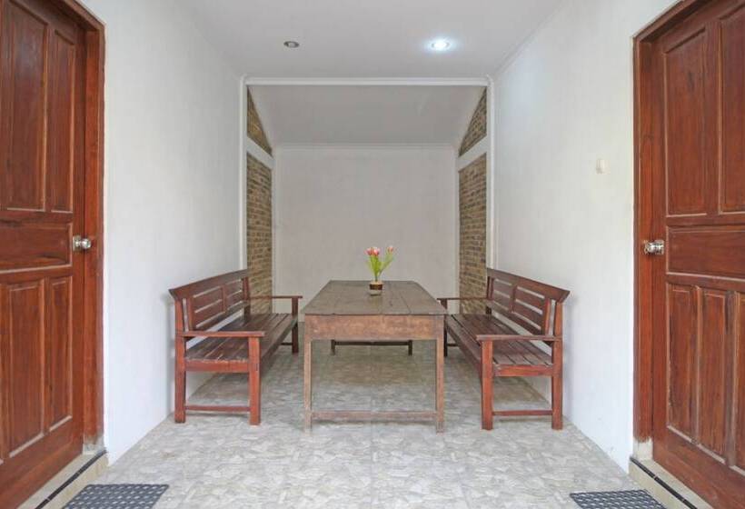 پانسیون Reddoorz Near Borobudur Temple 2