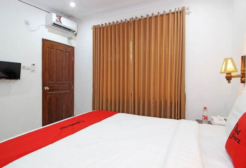 پانسیون Reddoorz Near Borobudur Temple 2