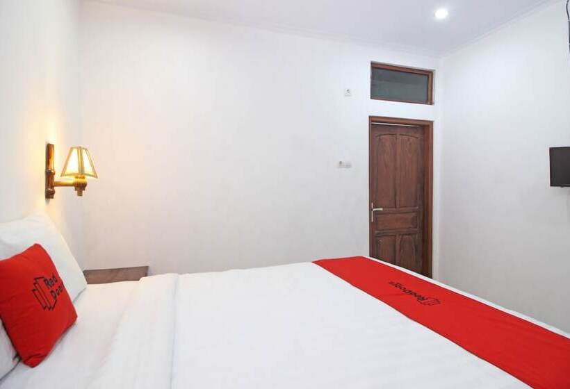 پانسیون Reddoorz Near Borobudur Temple 2