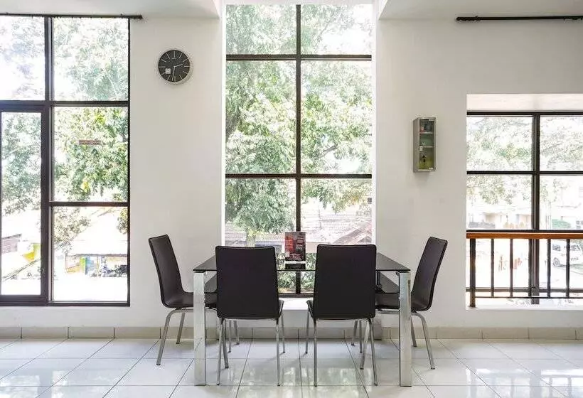 Majatalo Reddoorz Near Eka Hospital Bsd City