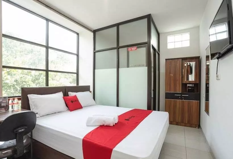 Majatalo Reddoorz Near Eka Hospital Bsd City