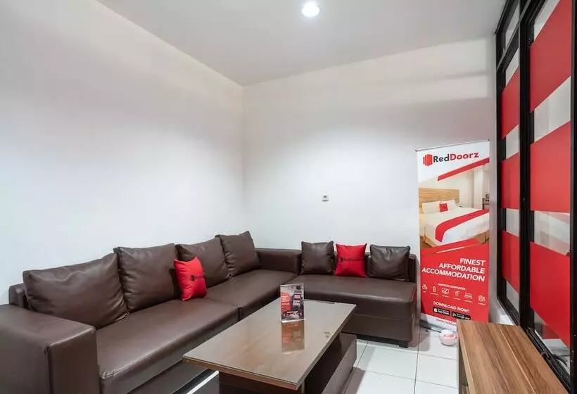 Majatalo Reddoorz Near Eka Hospital Bsd City