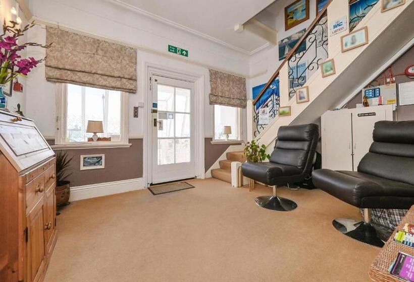 פנסיון Trevarner Guest House