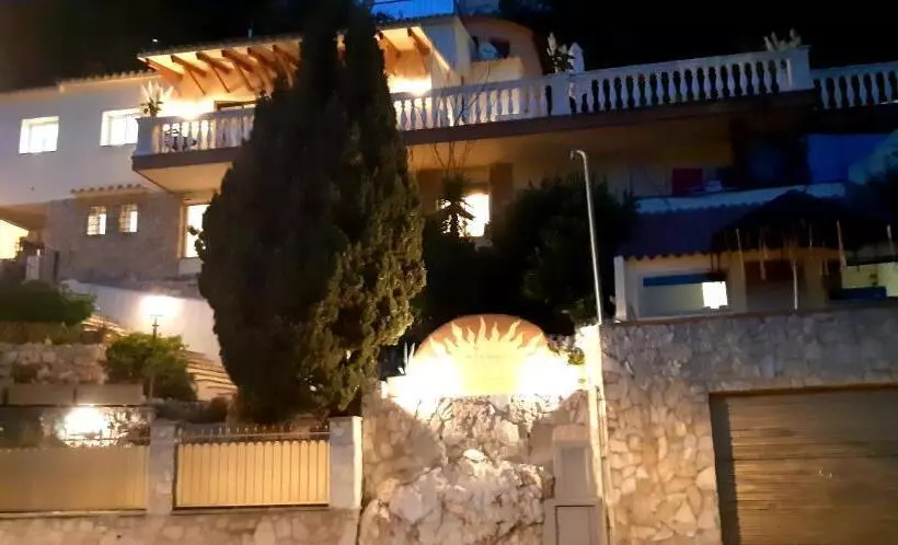 Aamiaismajoitus (B&B) Ashram Villa Sunshine