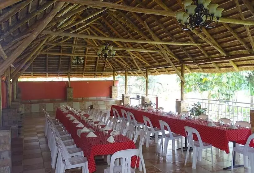 هتل African Village