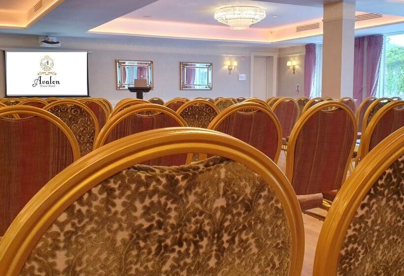 فندق Avalon House