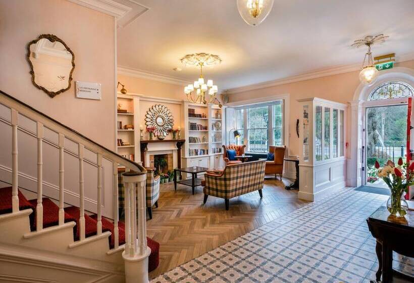 فندق Avalon House