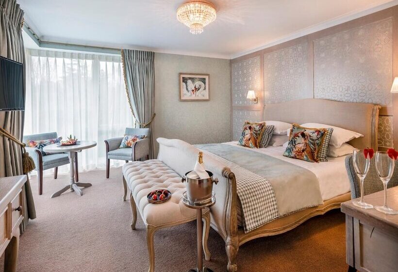 فندق Avalon House