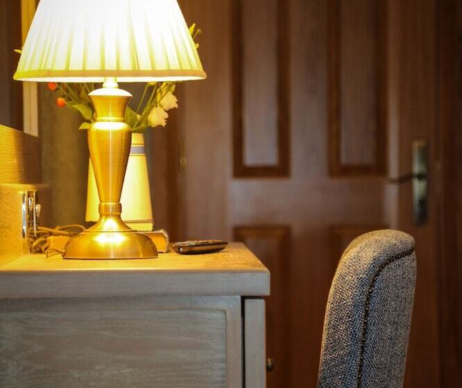 فندق Avalon House