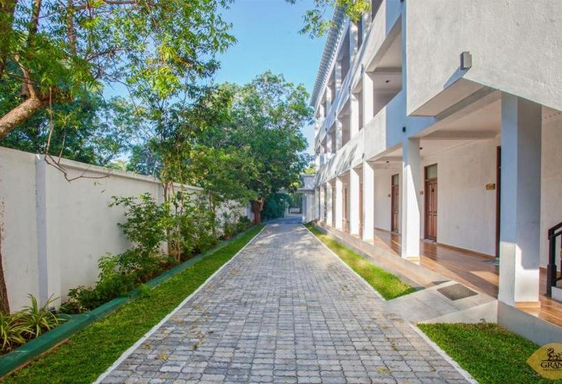 Hotel Grand Detagamuwa