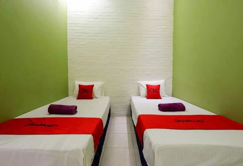 Majatalo Reddoorz Near Universitas Diponegoro 2