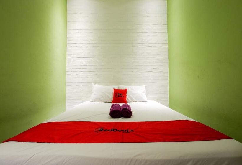 פנסיון Reddoorz Near Universitas Diponegoro 2