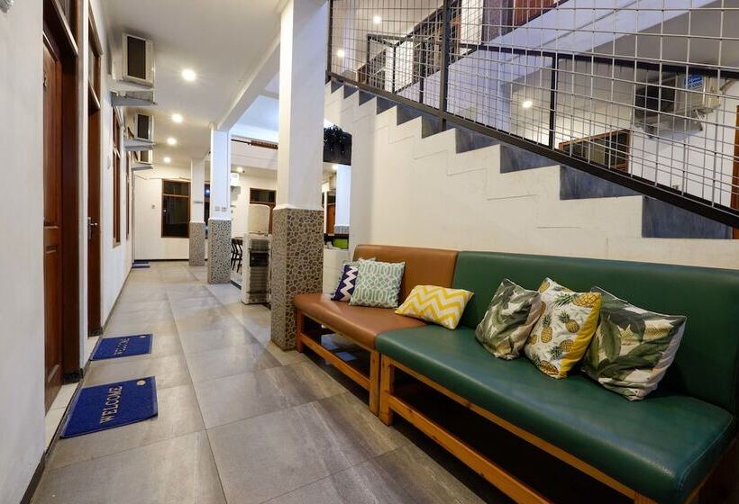 פנסיון Reddoorz Near Universitas Diponegoro 2